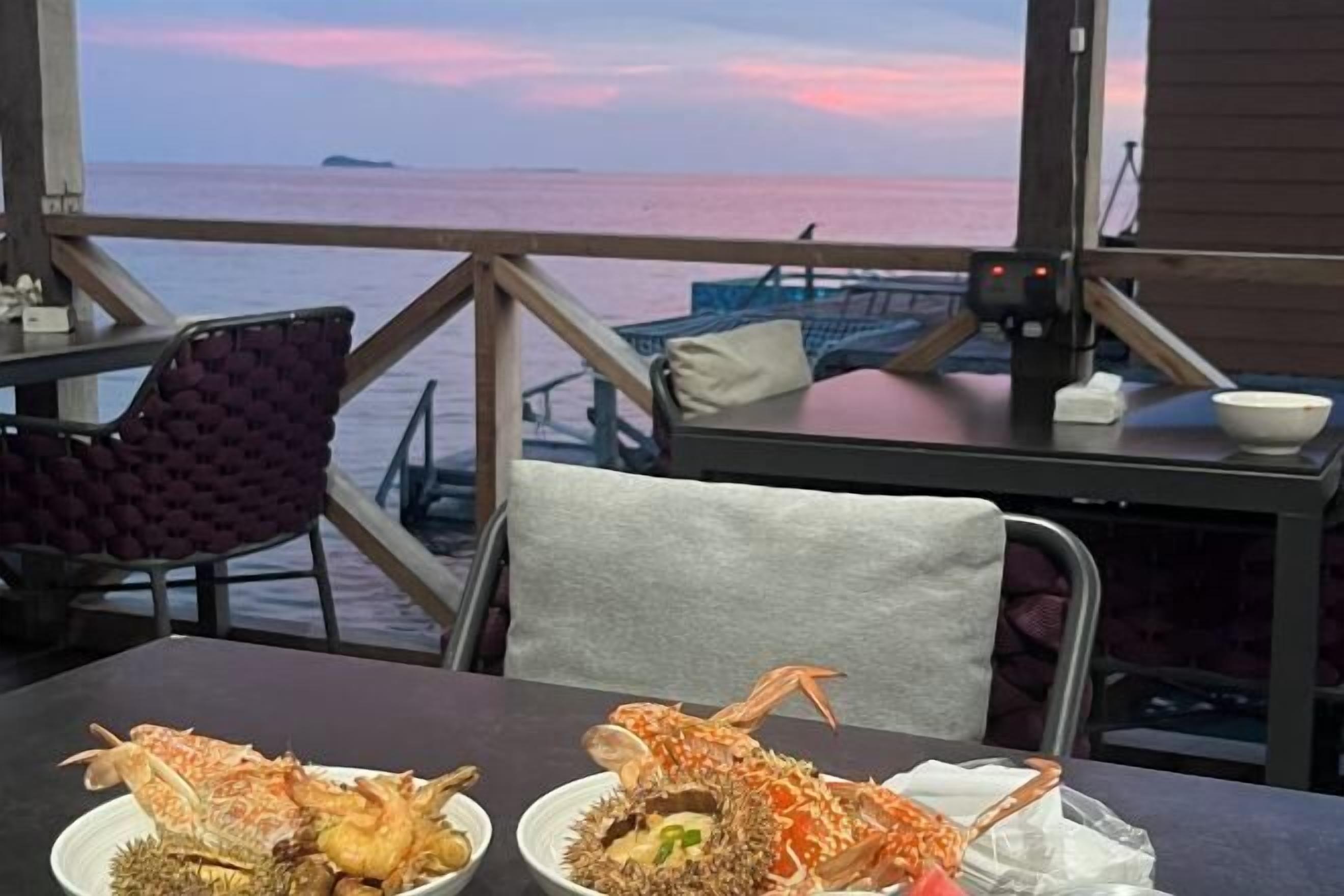 Tempat makan luar