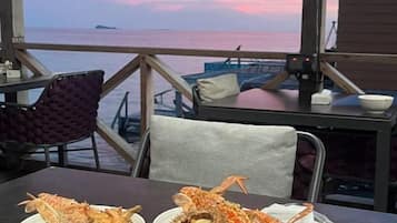 Tempat makan luar