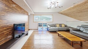 Basic Room, 5 Bedrooms (Beyond (3F Private Villa / Pet )) | 5 bedrooms, free WiFi - Beyand Private Pool Villa Pension, Daebu (Ansan)