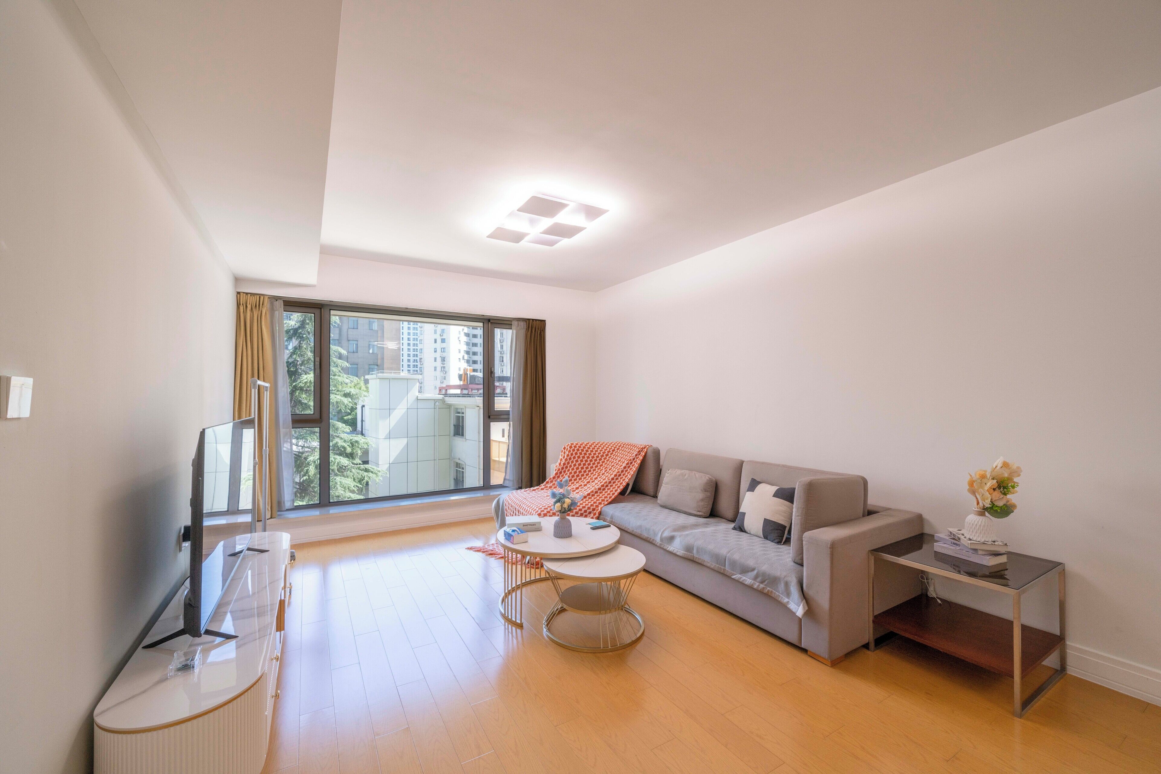 Superior-Apartment, 2 Schlafzimmer, Küche, Stadtblick | Wohnzimmer | Smart-TV