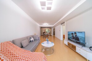 Superior Apartment, 2 Bedrooms, Kitchen, City View | Living room | Smart TV