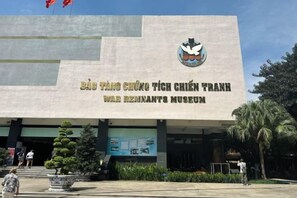 Unclassified image, 3 of 11, button - Nicecy Daily - Bui Vien Walking Street (Ho Chi Minh City)