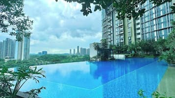 Kolam renang outdoor