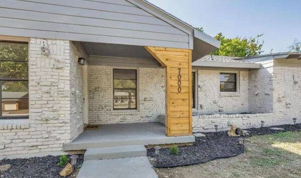 Exterior - -----4-Bedroom 2 Bath House in Richland Hills ----- (Richland Hills)