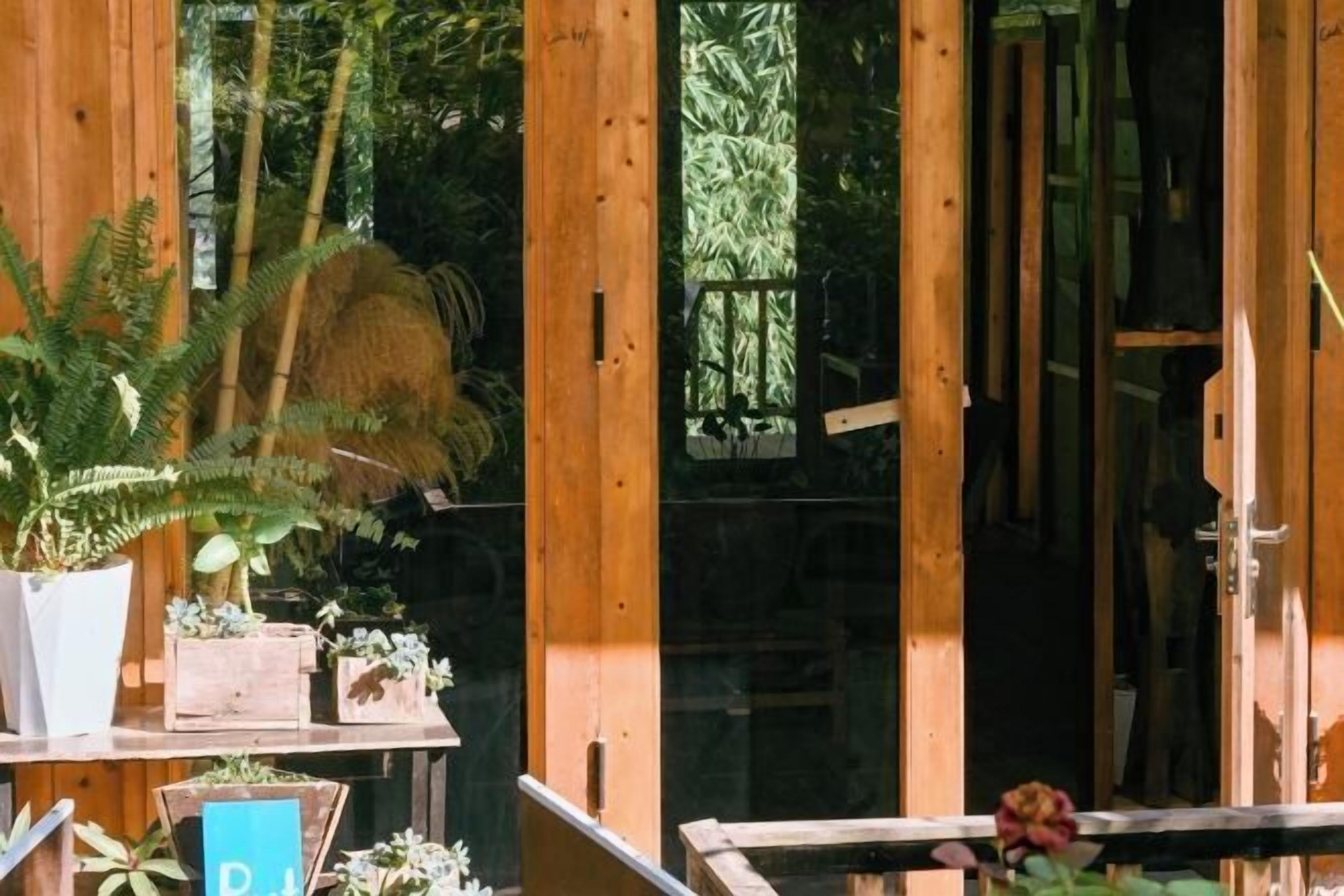 المنشأة من الداخل