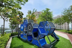 Property grounds - Modern Luxe Island Suites (George Town)