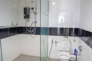 Unclassified image, 2 of 18, button - 2-bedroom condo with free parking on premises. (George Town)