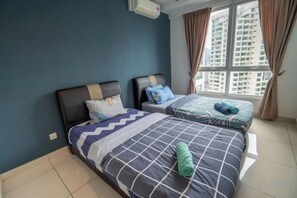 Unclassified image, 4 of 18, button - 2-bedroom condo with free parking on premises. (George Town)