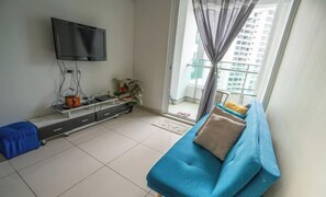 Living area - 2-bedroom condo with free parking on premises. (George Town)