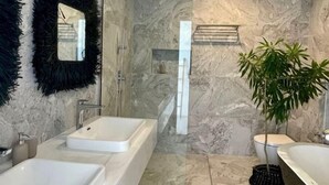 A modern bathroom with two sinks, a shower, and a bathtub. - Samura Panorama Guest House (Thulusdhoo)