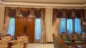 Room, Mobility Accessible | Living area | 50-inch Smart TV with digital channels