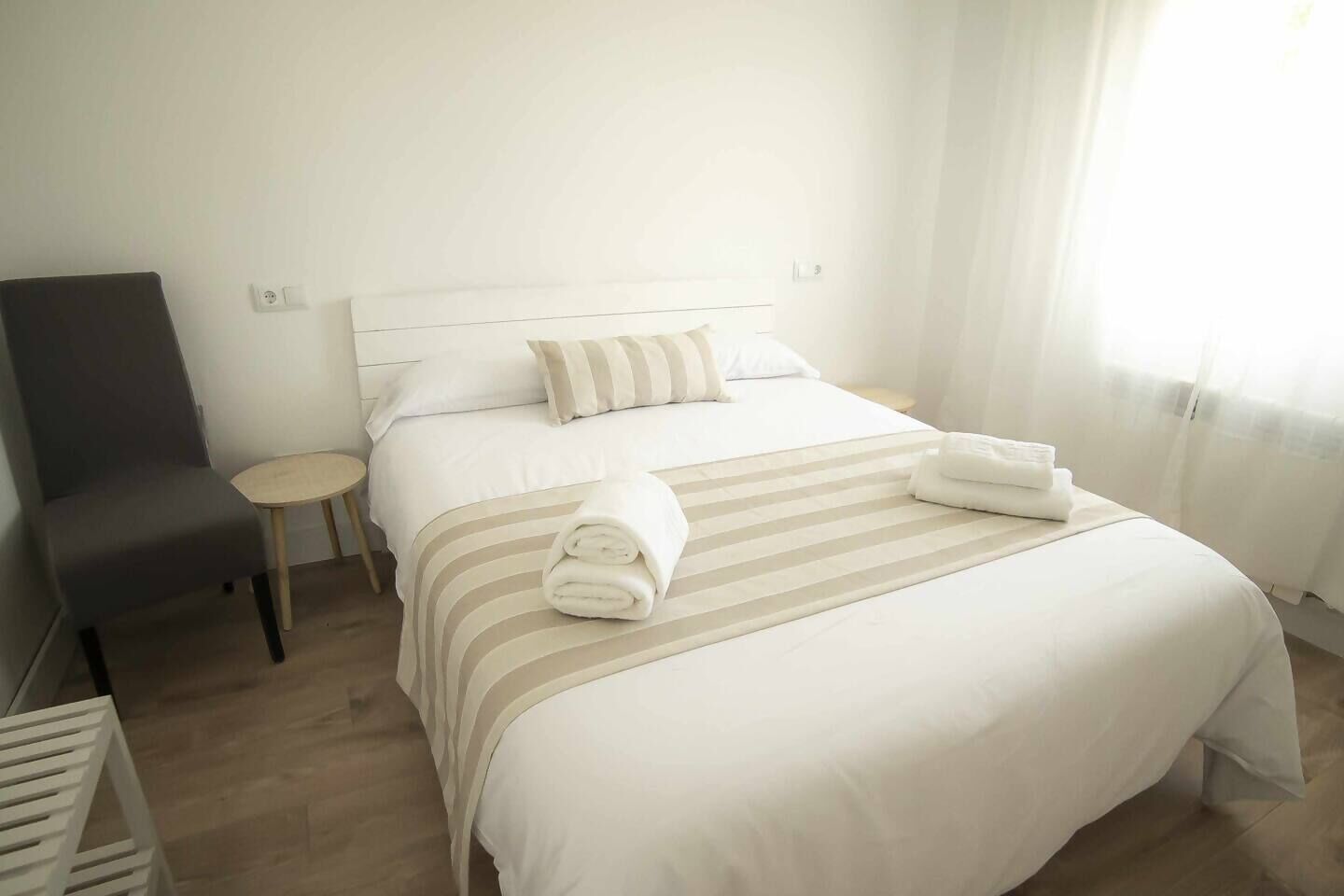 1 bedroom, travel crib, internet