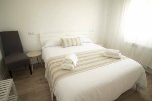 1 bedroom, travel cot, Internet