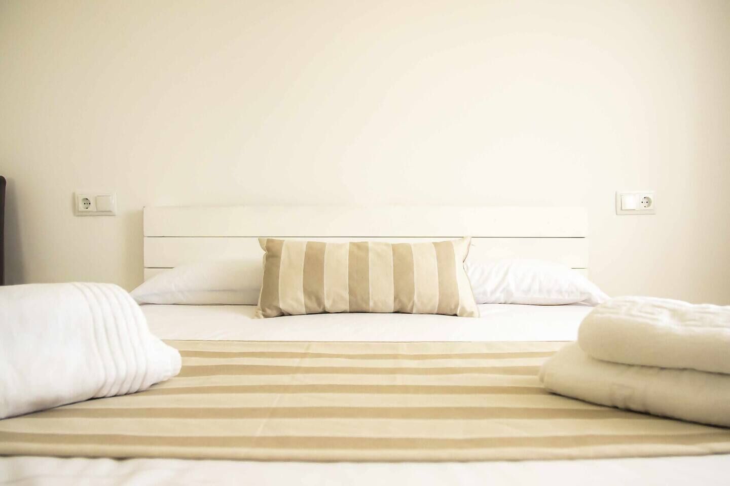 1 bedroom, travel cot, Internet