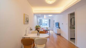 Superior Apartment, 1 Bedroom, Kitchen, City View | Living room | Smart TV