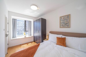 Iron/ironing board, free WiFi - Tyms 1BR 1BA Apt Yongxin Century (Shanghai)