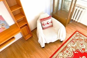 Cots/infant beds - Apartment 44, spacious living area, separate kitchen & 1 bedroom (Ulaanbaatar)