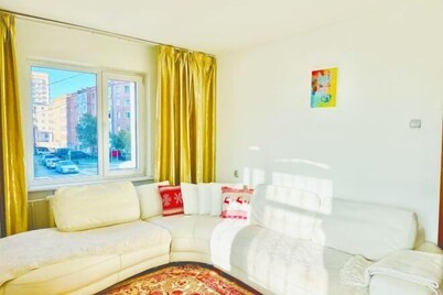 Apartment 44, spacious living area, separate kitchen & 1 bedroom