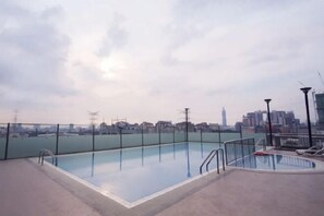 Outdoor pool - 103 Hotel (Kuala Lumpur)