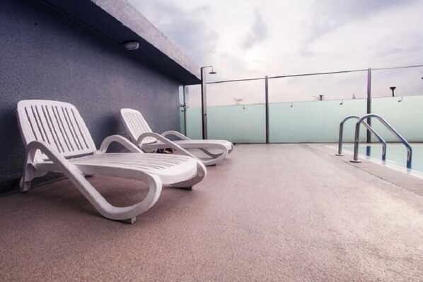 Outdoor pool - 103 Hotel (Kuala Lumpur)