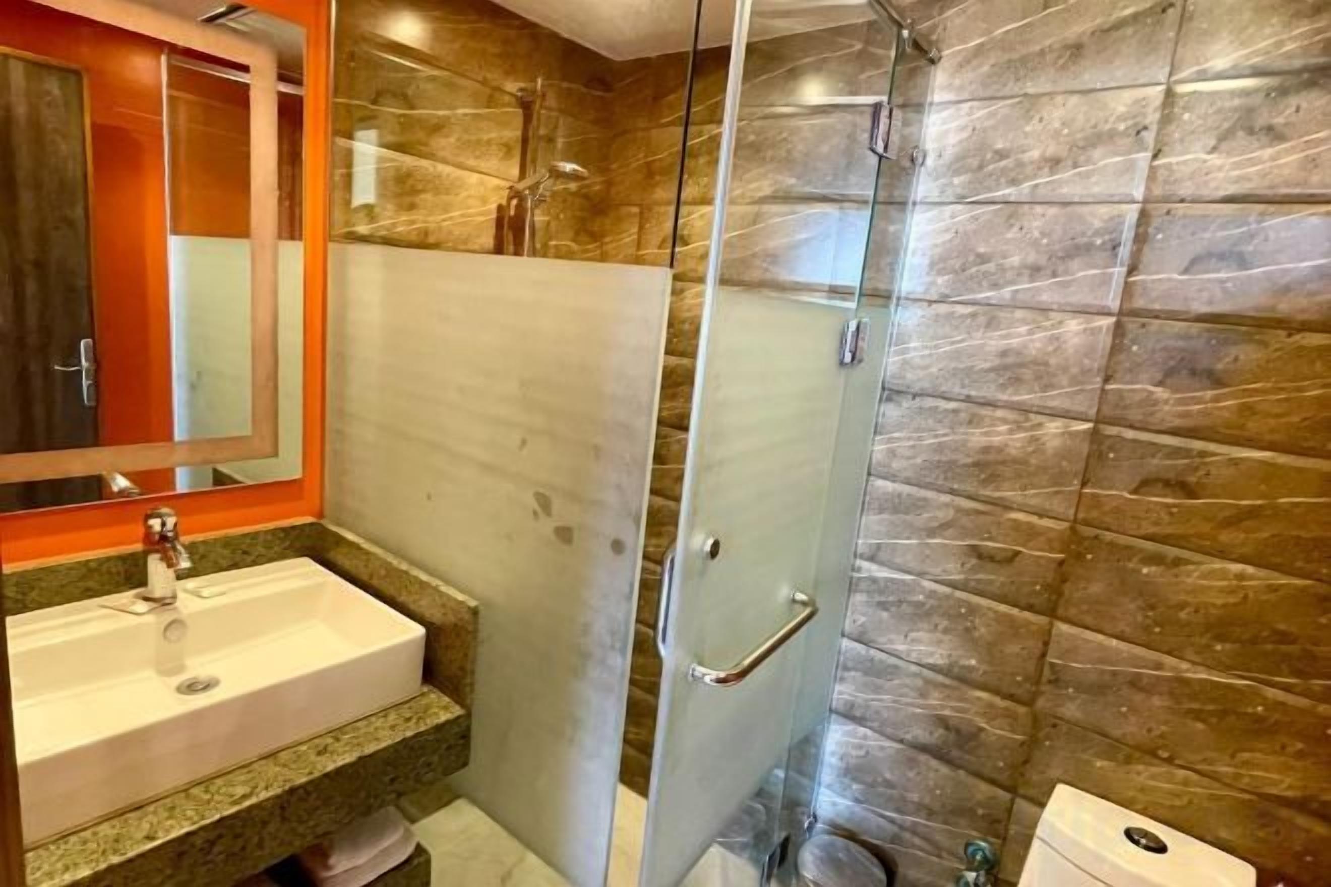 Free toiletries, bidet