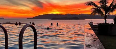 Kolam renang terbuka