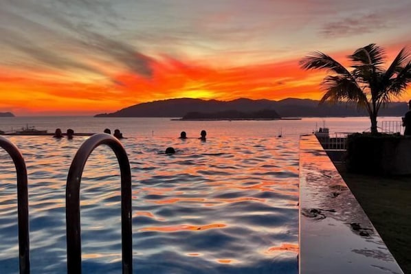 Outdoor pool - JQ Angel 2 NEW Level28 Seaview/6pax/Netflix (Kota Kinabalu)