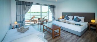 WB Shun Shun Water Bungalows