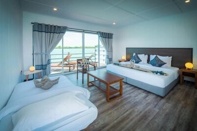 WB Shun Shun Water Bungalows