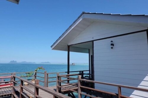 WB Shun Shun Water Bungalows