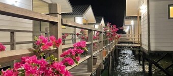 WB Shun Shun Water Bungalows