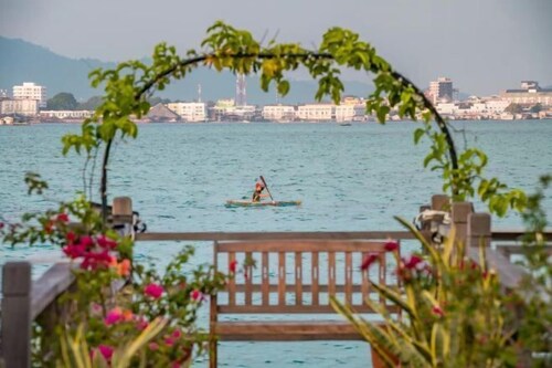 WB Shun Shun Water Bungalows
