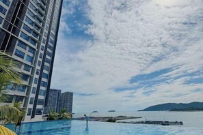 Kolam renang outdoor