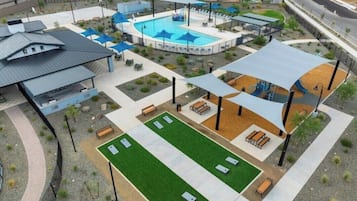 屋外プール、温水プール