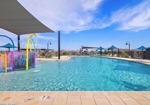 Outdoor pool, a heated pool - Fantastic 3-bedroom, 6 beds! house with AC in Sun City West (Sun City West)