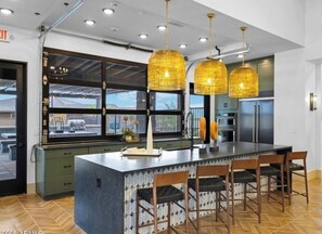 Dining - Fantastic 3-bedroom, 6 beds! house with AC in Sun City West (Sun City West)