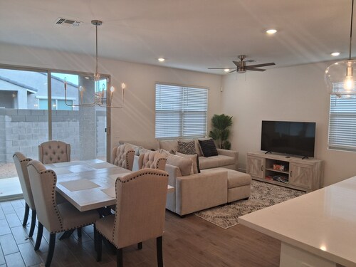 Fantastic 3-bedroom, 6 beds! house with AC in Sun City West