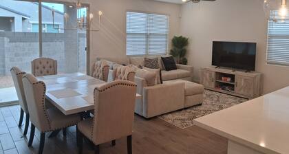 Fantastic 3-bedroom, 6 beds! house with AC in Sun City West