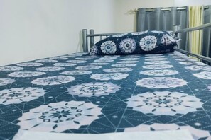 Room - Rovers Hostel (Dubai)