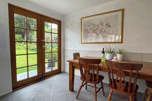 Cots/infant beds - Garden View Entire Self Contained Guesthouse (Engadine)