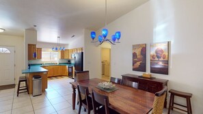 Dining - Downtown Twin Home. Great Location. Lot's of Parking. (Moab)
