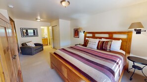3 bedrooms, desk, iron/ironing board, free WiFi - Downtown Twin Home. Great Location. Lot's of Parking. (Moab)