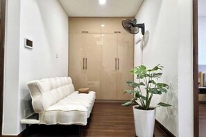 Room - A Quiet Stay (Hanoi)