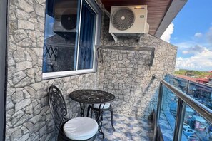 Outdoor dining - Sunshine Boutique Hotel (Semporna)