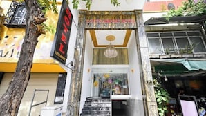 The entrance to Lotus Airport Hotel with a marble staircase leading up to the entrance. - Lotus Airport Hotel Saigon (Ho Chi Minh City)