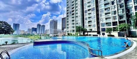 حمام سباحة خارجي