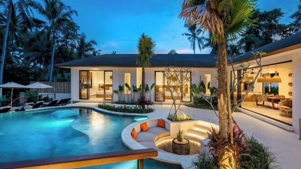 A modern house with a swimming pool, outdoor seating, and a well-lit patio area. - Villa Arcadia by BaliSuperHost (Bali)