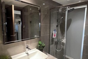 Room - Luxury Penthouse hotel near City of Dreams Solaire Okada NAIA MOA- 1812 (Paranaque)