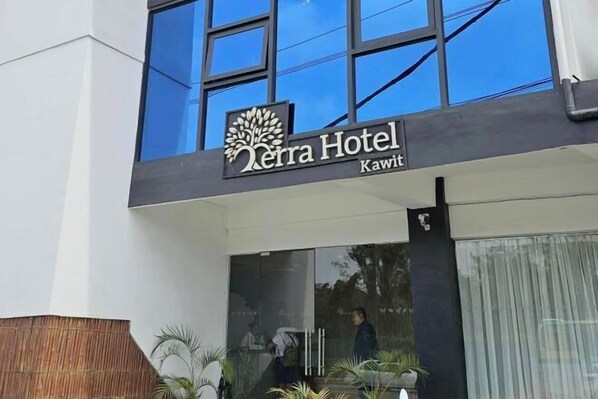 Exterior - Terra Hotel Kawit (Kawit)