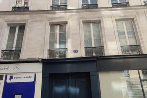 A building facade with multiple windows and balconies. - Charming Studio near Châtelet Saint Sauveur (Paris)